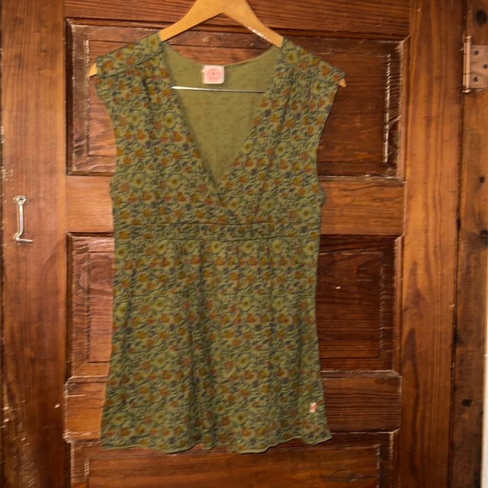 Curious gypsy brand tank top size medium